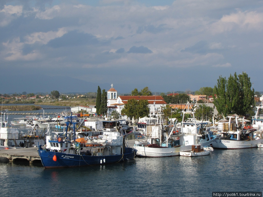 Порт маленького городка Керамоти (ударение на последнем слоге) Тасос, остров Тасос, Греция