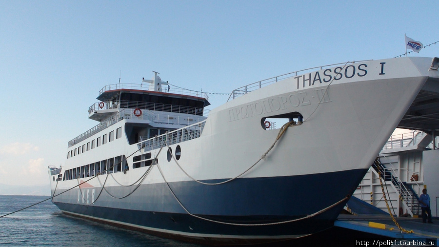 В порту главного города на острове — Тасос