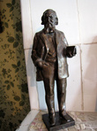 Бронзовая статуэтка А.С. Суворина  (скульптор И.Я. Гинзбург). Была подарена Чехову Сувориным в 1889 г.