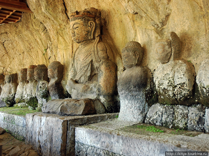 Каменные будды Усуки Усуки, Япония
