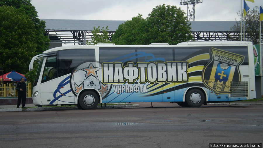 Автобус ФК  Нефтяник Ахтырка, Украина