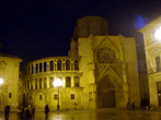 Plaza de la Virgen вечером