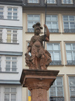 Статуя богини