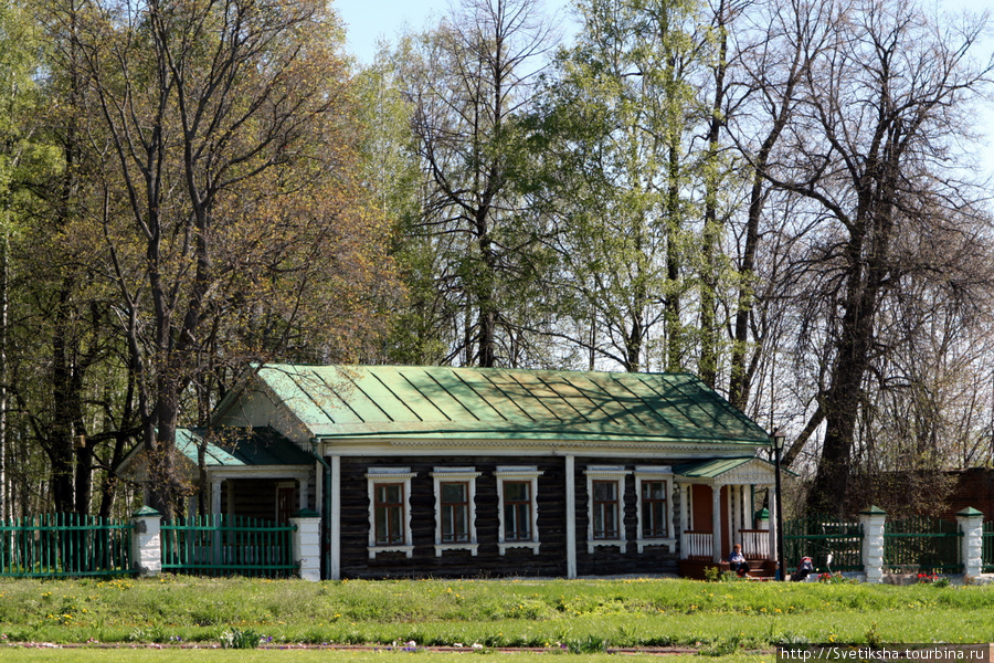 Усадьба Некрасова в пригороде Ярославля Карабиха, Россия
