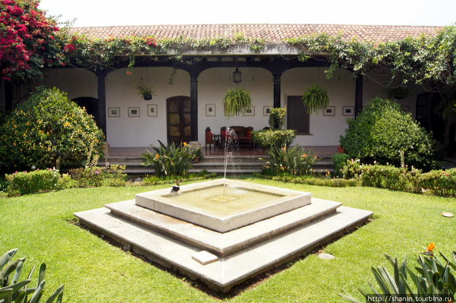 В центре изучения древних индейцев Гватемалы Антигуа, Гватемала
