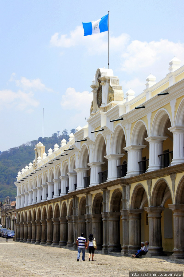 Фасад Большого дворца в Антигуа Антигуа, Гватемала