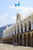 Фасад Большого дворца в Антигуа