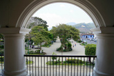 Вид из Большого дворца на центральную площадь Антигуа