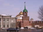 Башня Одоевских ворот.Слева музей самоваров.