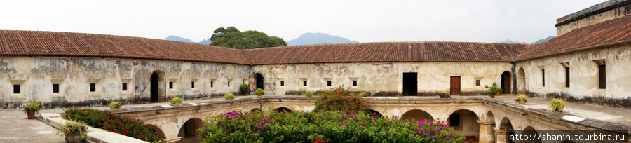 Панорама второго яруса монастыря Антигуа, Гватемала