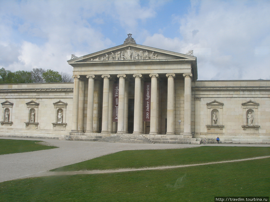 Площадь Кёнигсплац.Глиптотека-богатейшая коллекция древнегреческой и древнеримской скульптуры. Мюнхен, Германия