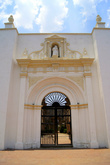 Боковой вход в кафедральный собор