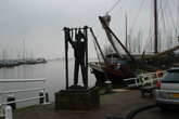 памятник рыбаку
