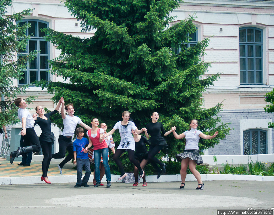Студенты радуются окончанию учебного года Киев, Украина