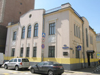 В данном особняке до 1956г размещалось посольство Албании.
