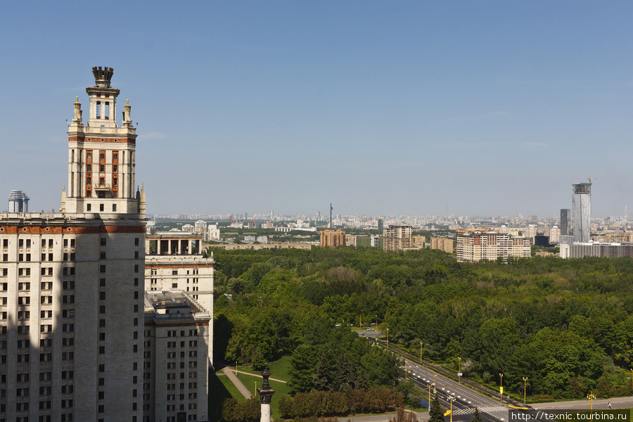 Вид с крыши сектора «Б». Видно дома на Мосфильмовской Москва, Россия