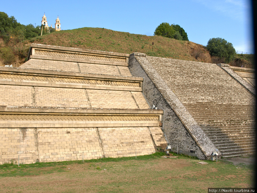 Самая большая по объему пирамида в мире