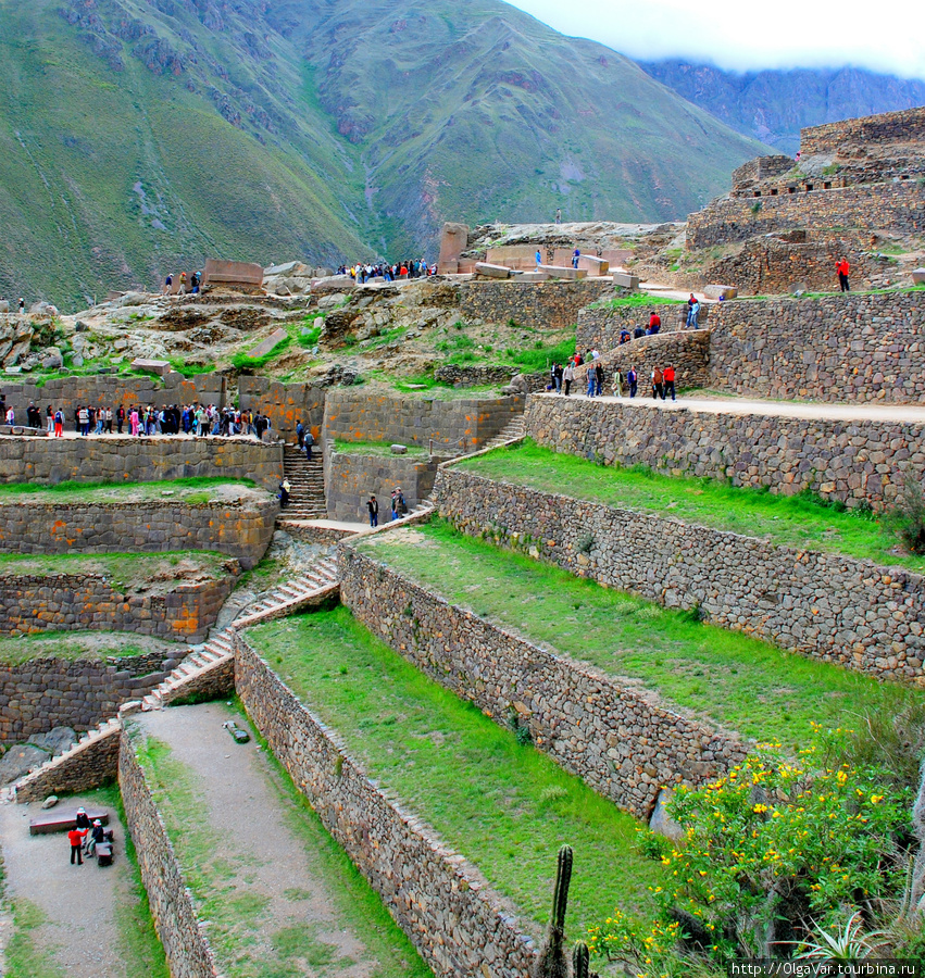 Непокоренная испанцами цитадель построена на скальном выступе с почти вертикальными склонами и возвышается над долиной на 60 метров. Ольянтайтамбо, Перу