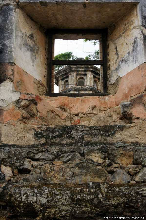В монастыре Ла Реколлексион в Антигуа Антигуа, Гватемала