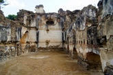 В монастыре Ла Реколлексион в Антигуа