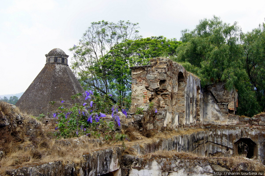 Монастырь Сан Херонимо в Антигуа Антигуа, Гватемала