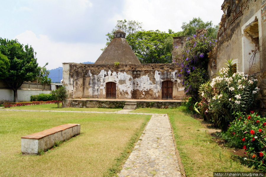Монастырь Сан Херонимо в Антигуа Антигуа, Гватемала