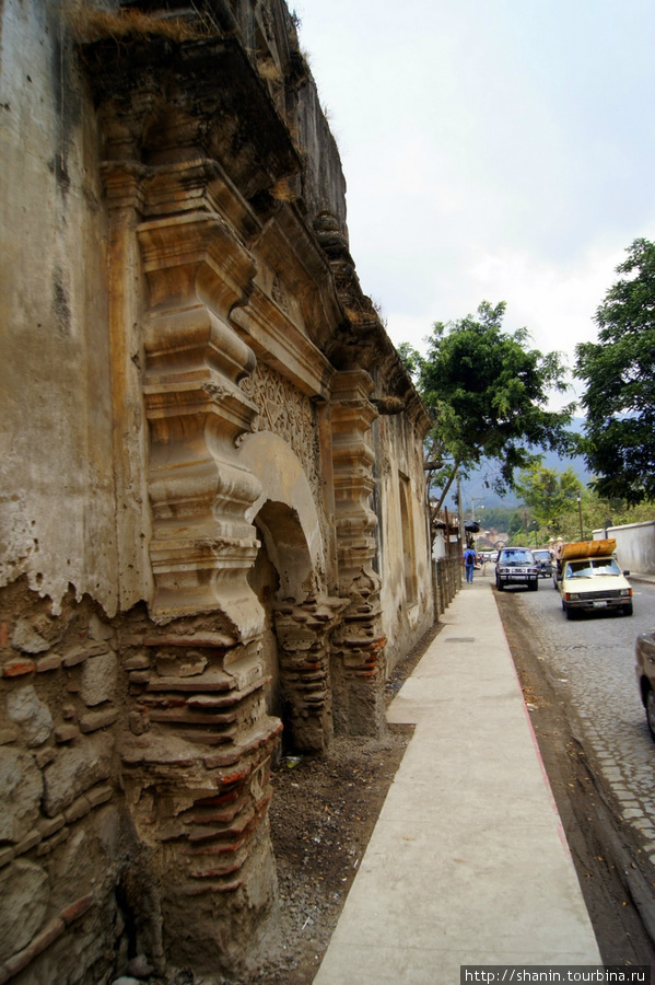 Стена монастыря Антигуа, Гватемала