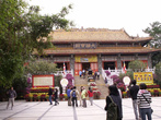 Вход в монастырь По Линь