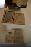 Экспонаты музея Старой Книги в Антигуа