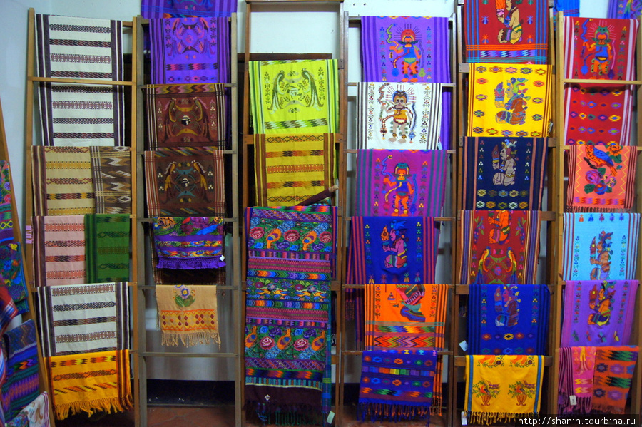 В Музее текстиля в Антигуа Антигуа, Гватемала