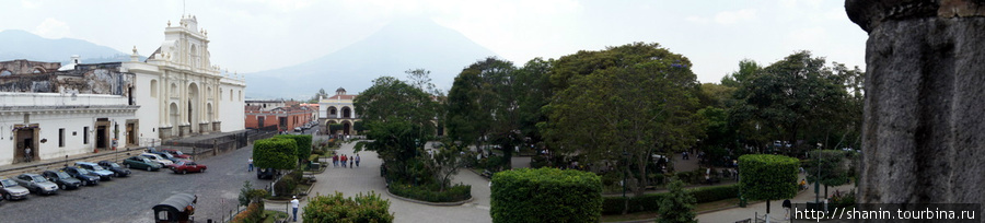 Вид на площадь Антигуа, Гватемала