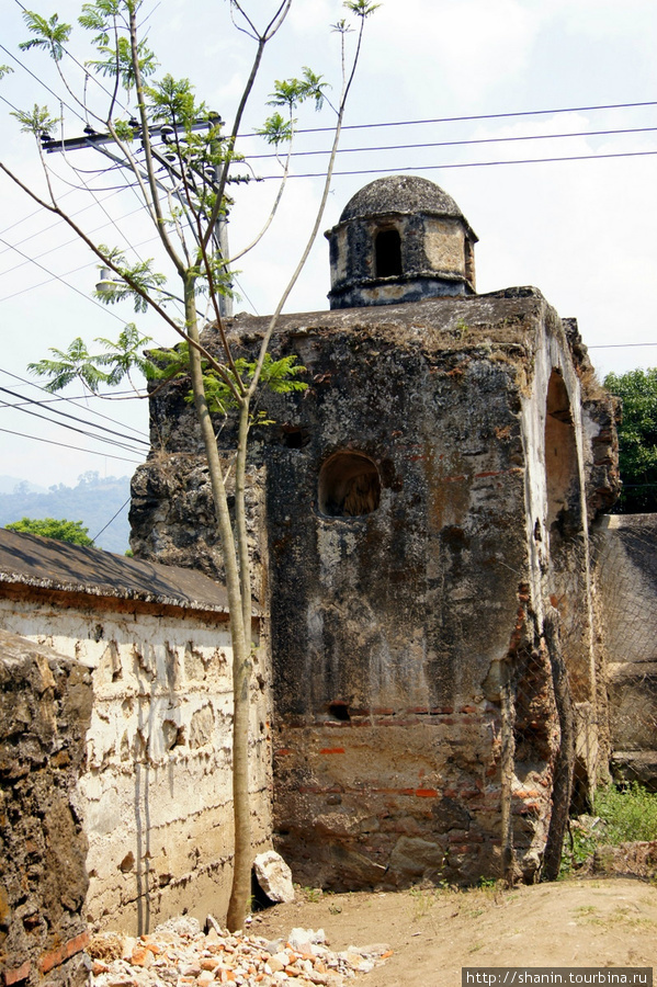 Руины францисканского монастыря Антигуа, Гватемала