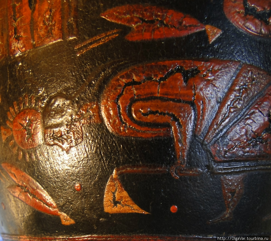 Индеец с тяпкой. В левом нижнем углу — зерна, которые во времена инков высаживали на террасы Ольянтайтамбо, Перу