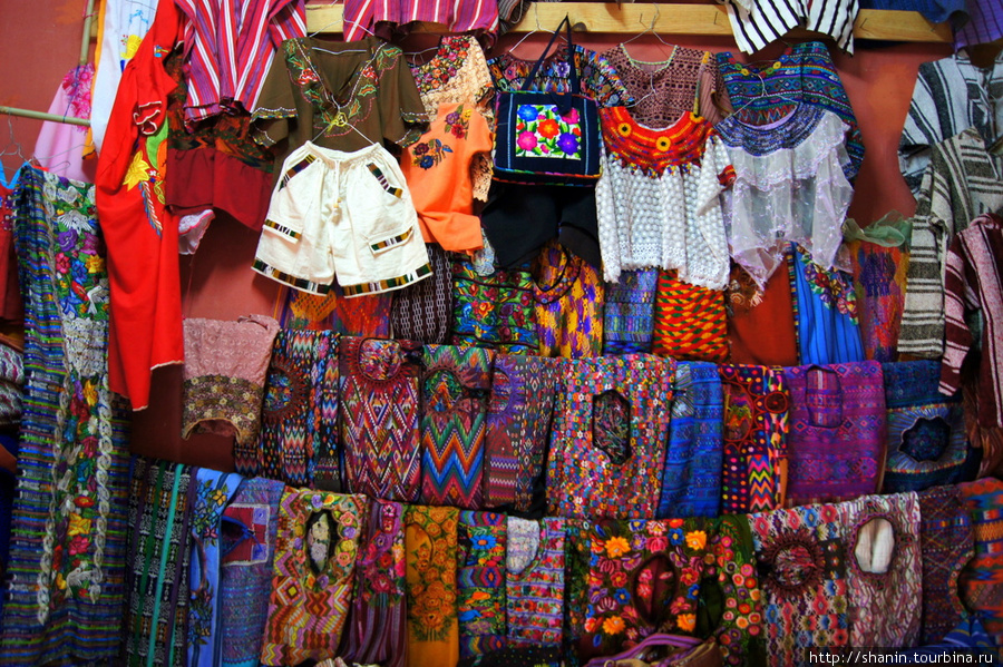 Сувениры на рынке в Антигуа Антигуа, Гватемала