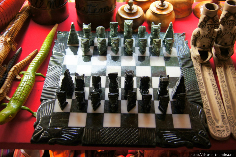 Сувенирные шахматы на рынке в Антигуа Антигуа, Гватемала