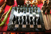 Сувенирные шахматы на рынке в Антигуа