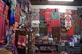 Сувениры в музее гватемальского текстиля в Антигуа
