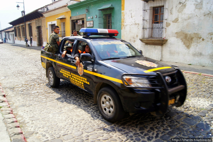 Полицейская машина Антигуа, Гватемала