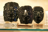 Каменные лица из жадеита — почти как в музее, но продаются