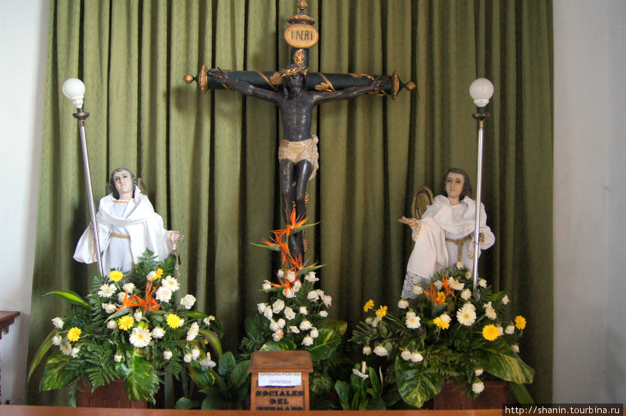 Распятие в церкви Святого Петра в Антигуа Антигуа, Гватемала