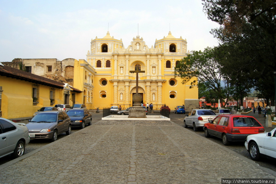 Церковь Ла Мерсед в Антигуа Антигуа, Гватемала