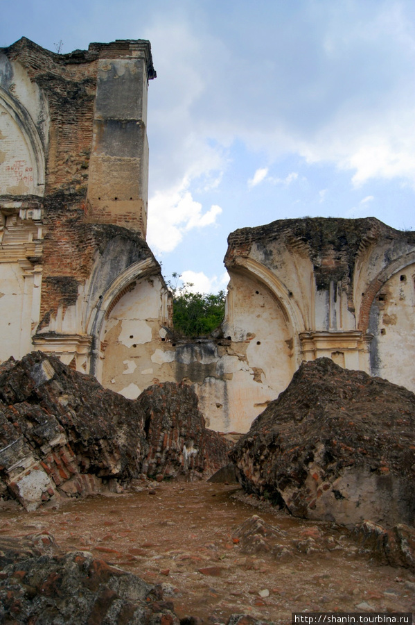 Руины церкви Ла Реколексион в Антигуа Антигуа, Гватемала