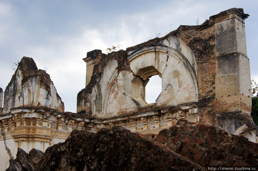 Руины церкви Ла Реколексион в Антигуа Антигуа, Гватемала