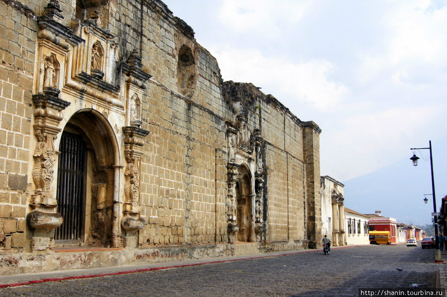 Церковь Святой Клары в Антигуа Антигуа, Гватемала
