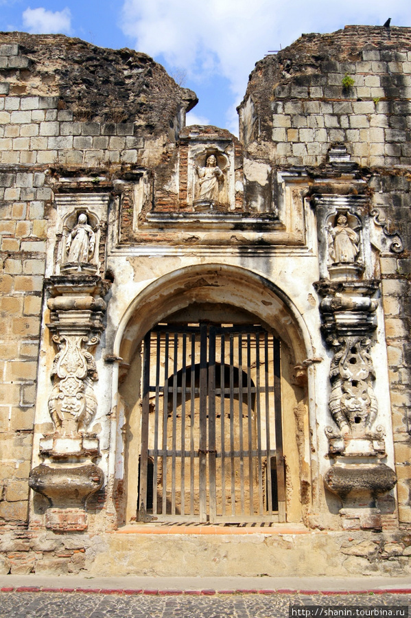 Церковь Святой Клары в Антигуа Антигуа, Гватемала
