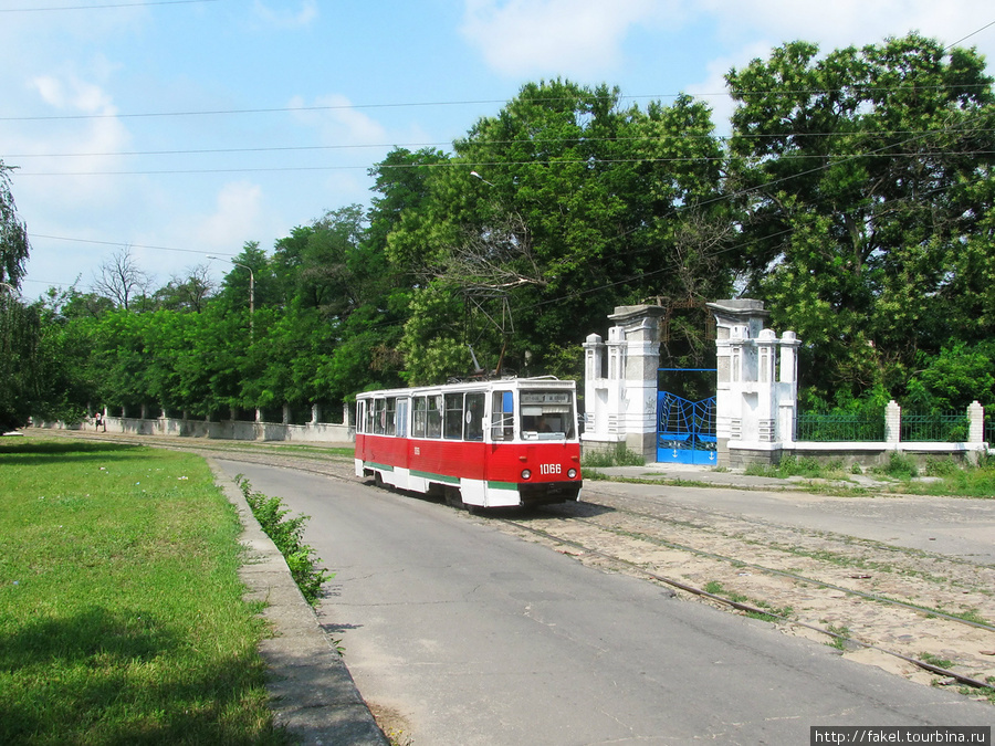 У Яхт-клуба конечная остановка 1-го маршрута трамвая. Николаев, Украина