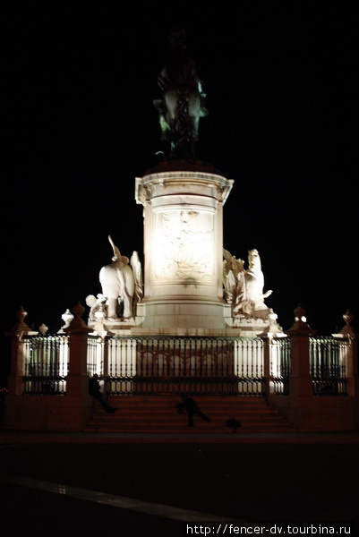 Торговая площадь после заката Лиссабон, Португалия