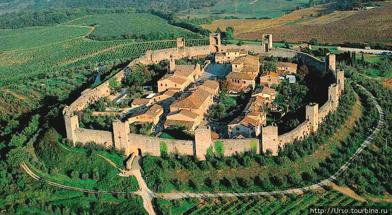 Город-крепость Монтериджони Монтериджони, Италия