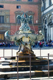 Фонтан на площади Сантиссима-Аннунциата (Piazza della Santissima Annunziata)