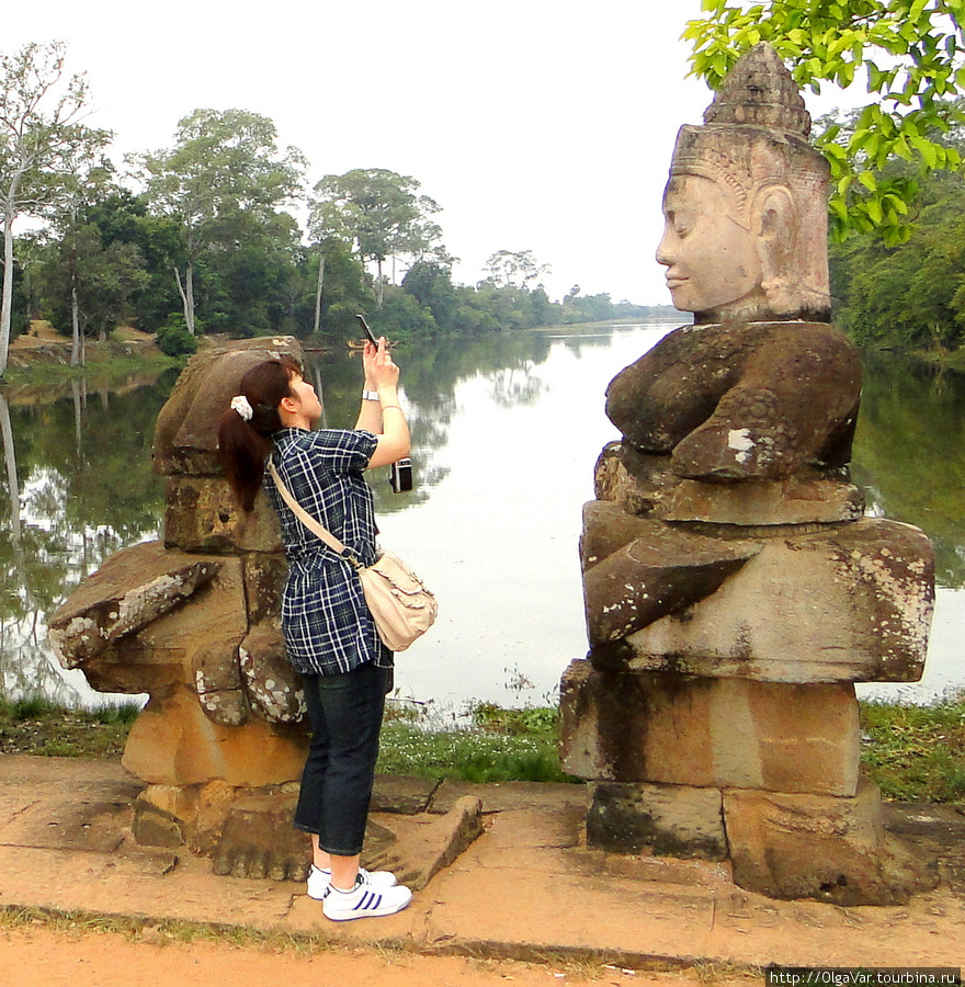 Боги-деваты Ангкор (столица государства кхмеров), Камбоджа